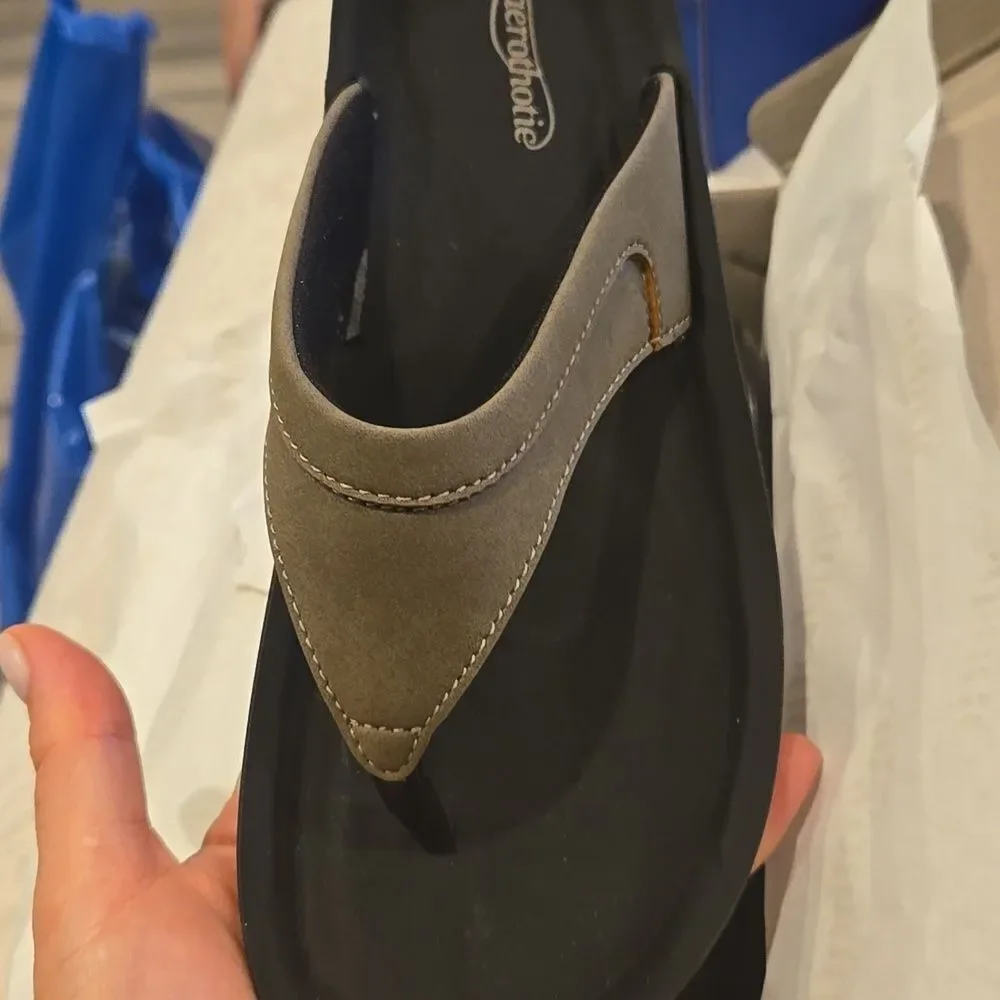 Stylish Men's Gray and Black Flip-Flops